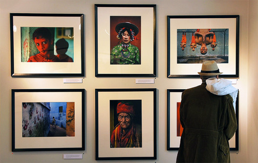Symmetrical vs Eclectic Gallery Walls: Which Style Suits Your Home?
